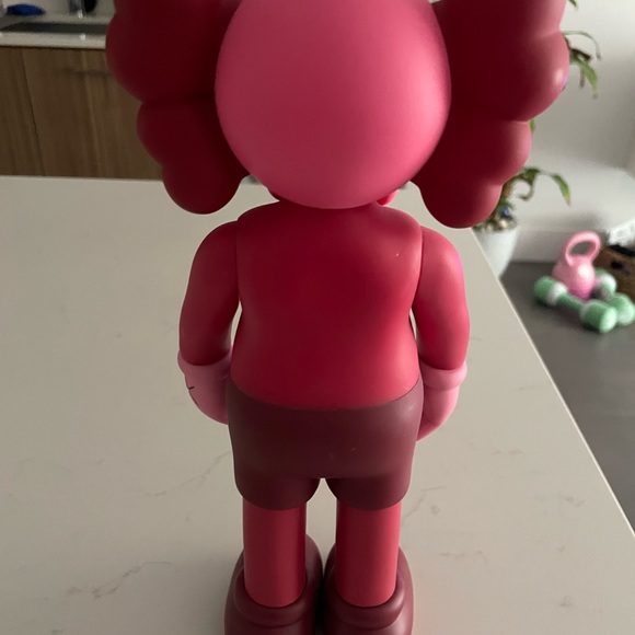 KAWS Red blush companion - Picture 4 of 7